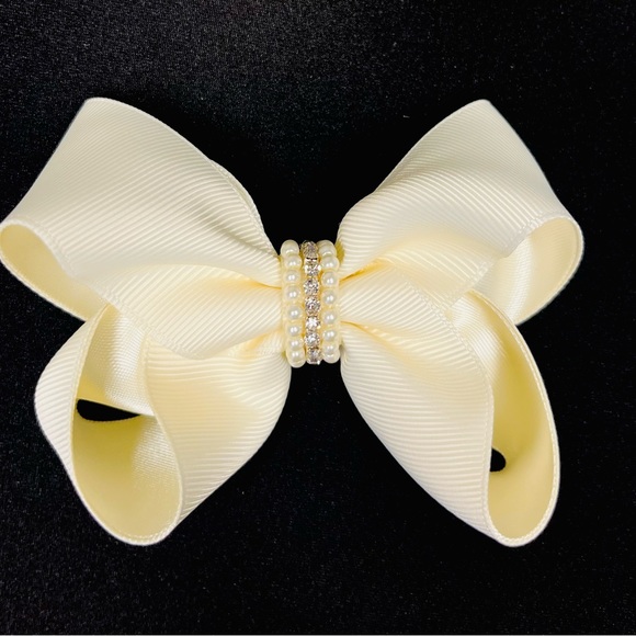 Girls special occasion hair bow - Picture 2 of 3